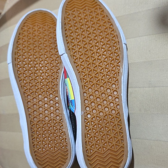 CYNAR 2018 RARE VANS TYPE SLIP ON SHOES NEW WITHOUT TAGS - Picture 8 of 8